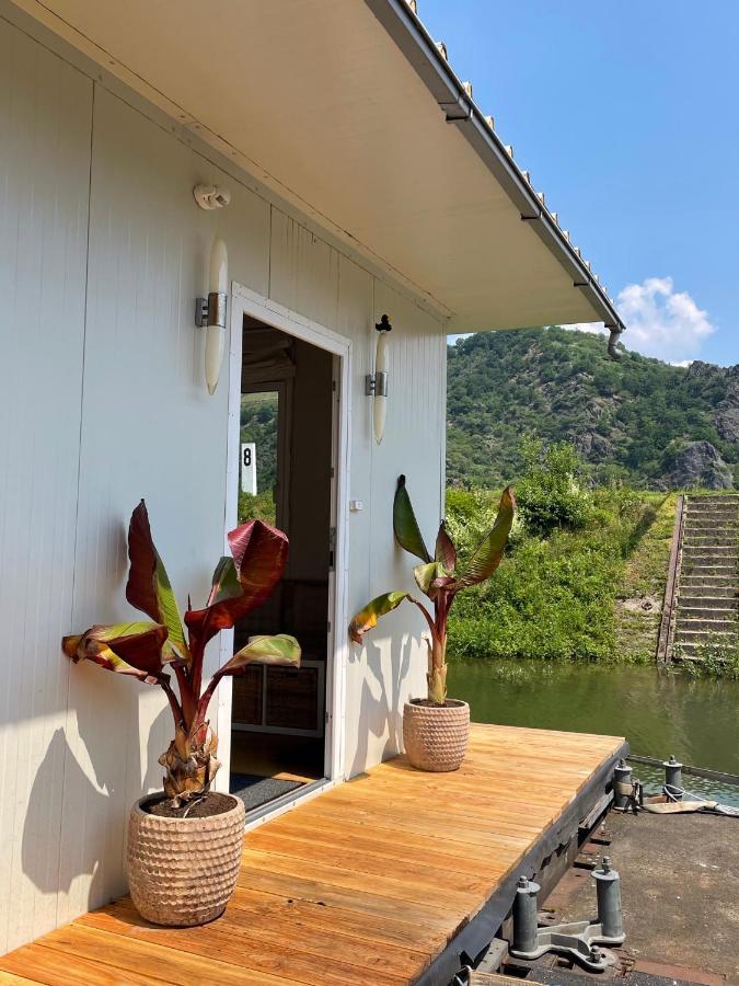 Hausboot Im Hafen Botel