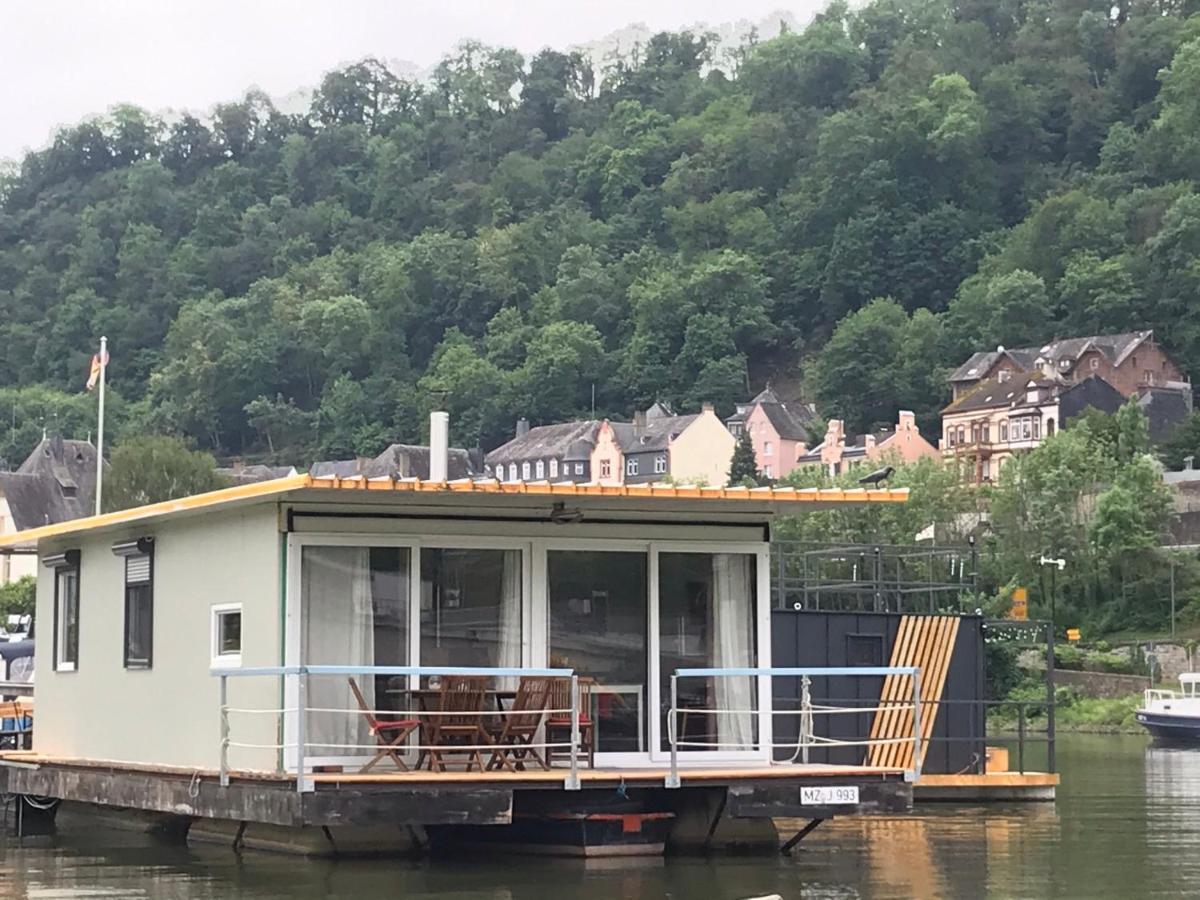 Hausboot Im Hafen Botel